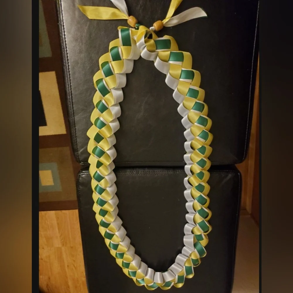 Graduation/Promotion Ribbon Lei - Picture 1 of 2